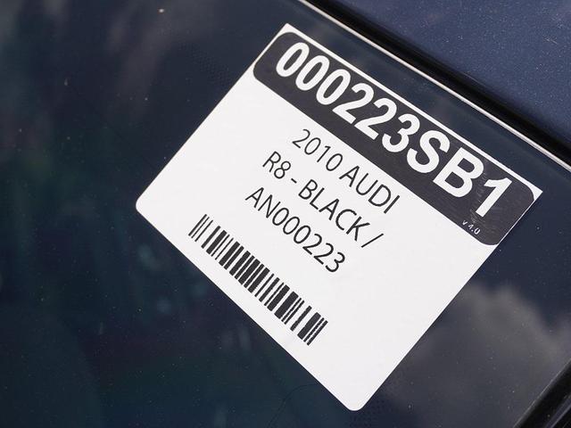 Photo of 2010 Phantom Black Pearl Effect/Lava Gray Audi R8