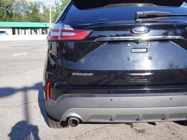 Photo of 2019 Agate Black Metallic Ford Edge