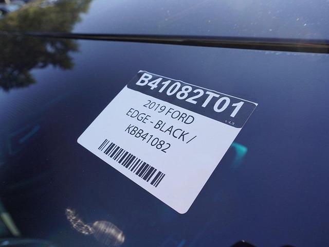 Photo of 2019 Agate Black Metallic Ford Edge