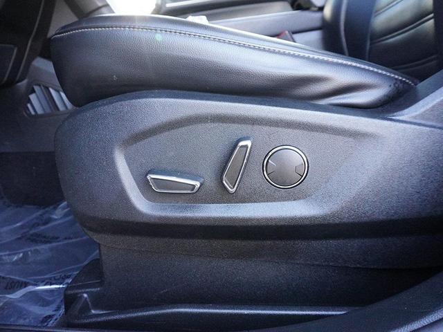 Photo of 2019 Agate Black Metallic Ford Edge