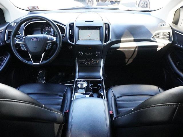 Photo of 2019 Agate Black Metallic Ford Edge