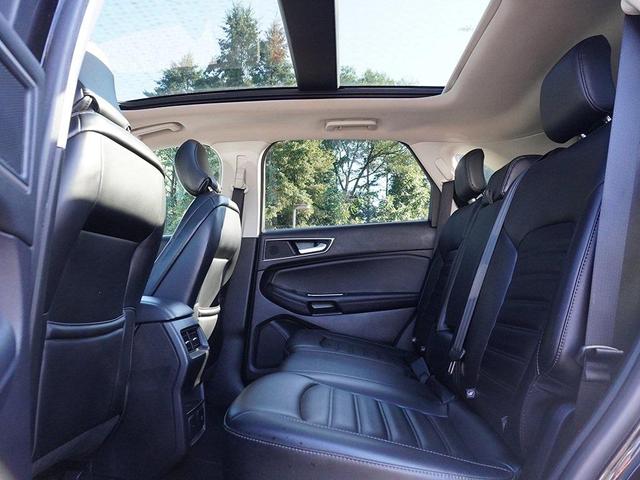 Photo of 2019 Agate Black Metallic Ford Edge