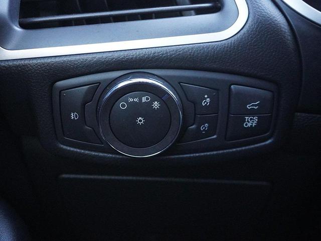 Photo of 2019 Agate Black Metallic Ford Edge