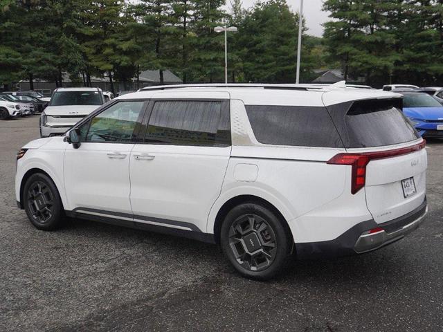 Photo of 2025 Snow White Pearl Kia Carnival