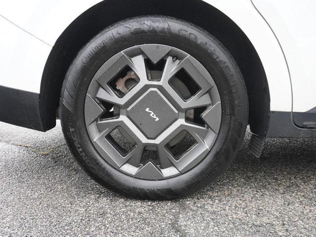 Photo of 2025 Snow White Pearl Kia Carnival