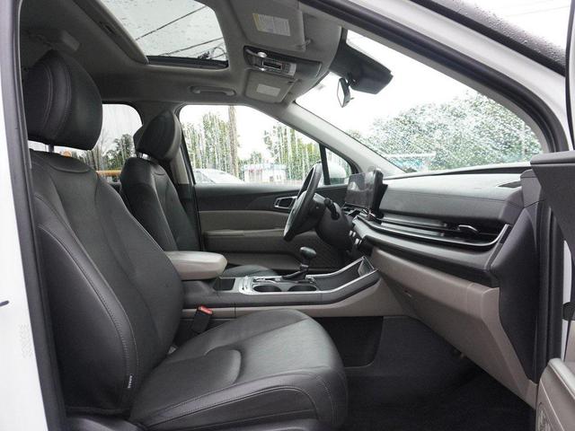 Photo of 2025 Snow White Pearl Kia Carnival