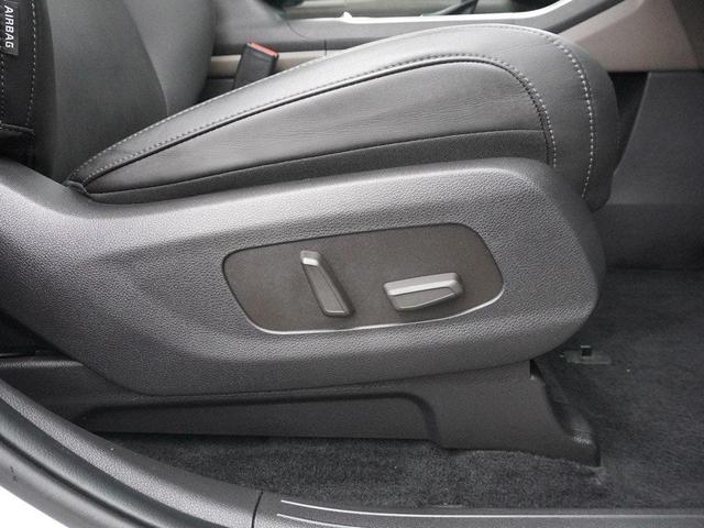 Photo of 2025 Snow White Pearl Kia Carnival