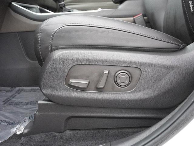 Photo of 2025 Snow White Pearl Kia Carnival