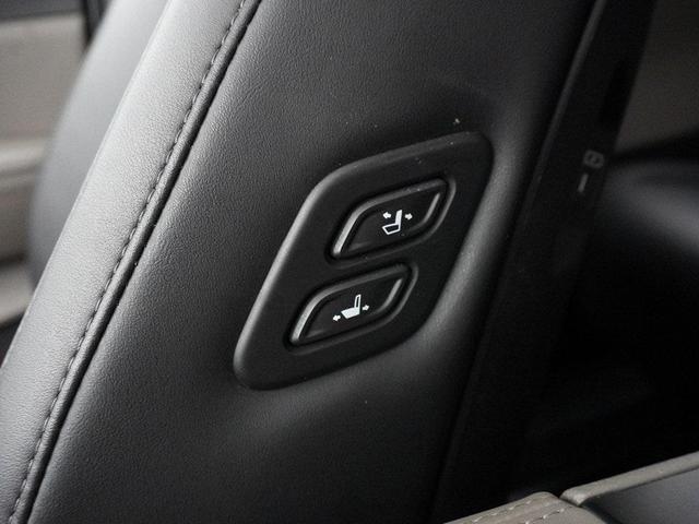 Photo of 2025 Snow White Pearl Kia Carnival