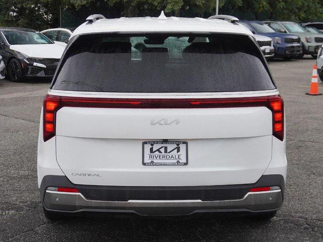 Photo of 2025 Snow White Pearl Kia Carnival