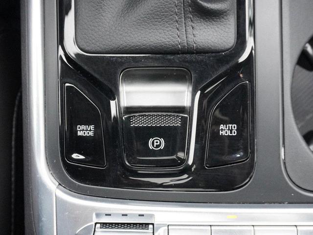Photo of 2025 Snow White Pearl Kia Carnival
