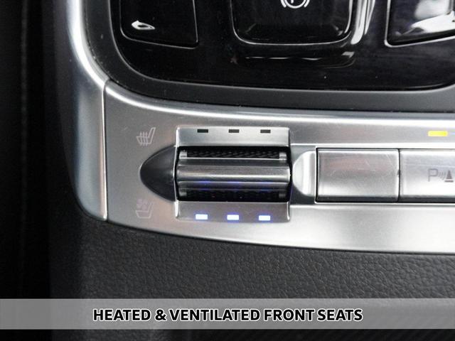 Photo of 2025 Snow White Pearl Kia Carnival