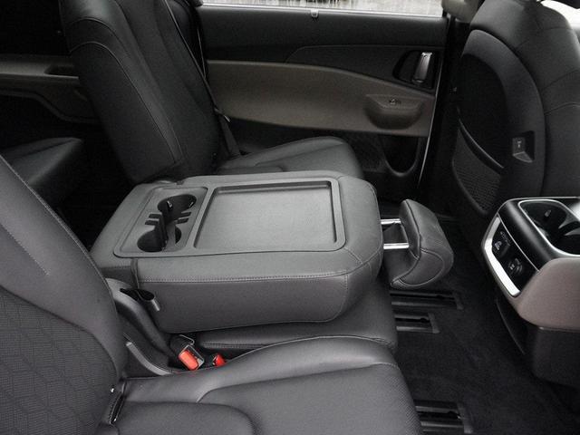 Photo of 2025 Snow White Pearl Kia Carnival
