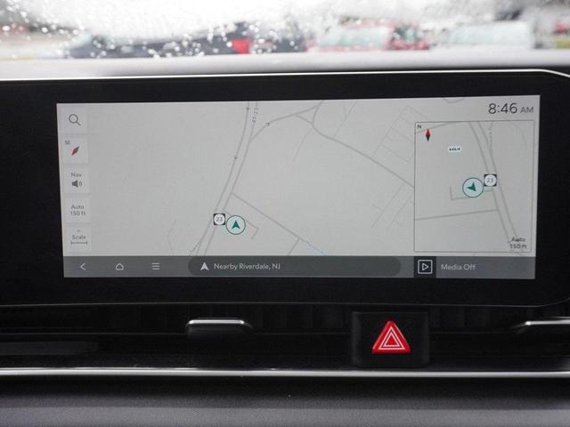 Photo of 2025 Snow White Pearl Kia Carnival