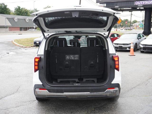 Photo of 2025 Snow White Pearl Kia Carnival