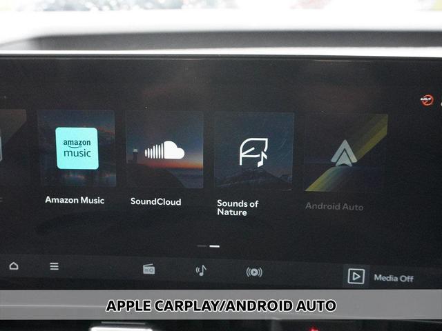 Photo of 2025 Snow White Pearl Kia Carnival