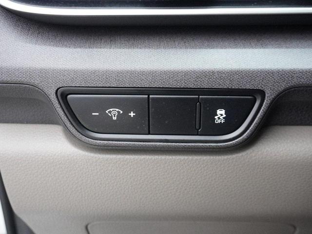 Photo of 2025 Snow White Pearl Kia Carnival