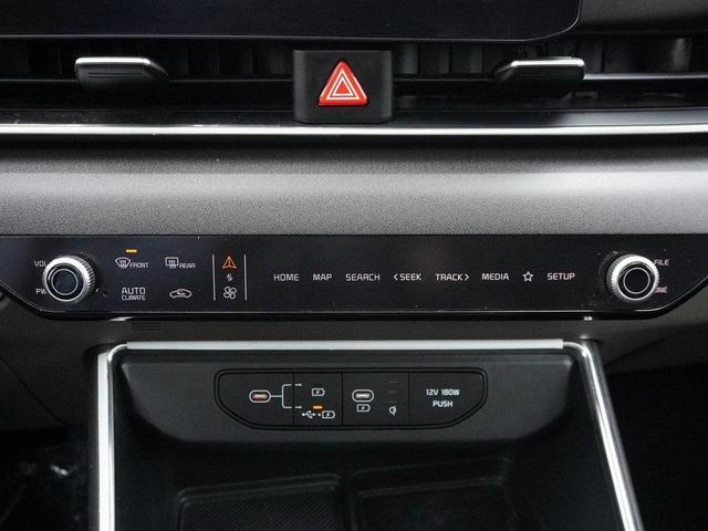 Photo of 2025 Snow White Pearl Kia Carnival