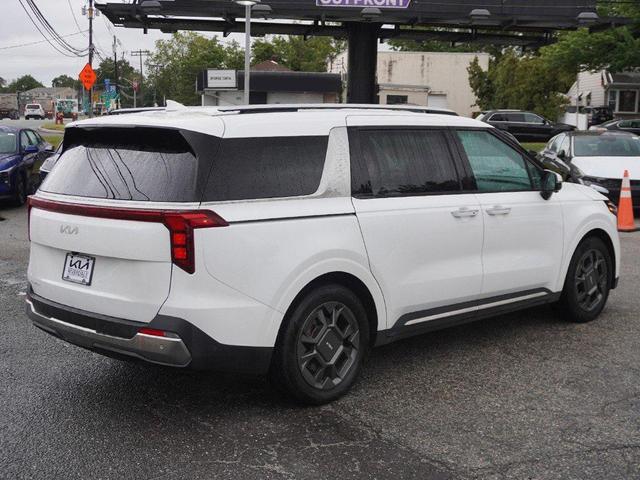 Photo of 2025 Snow White Pearl Kia Carnival