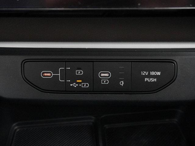 Photo of 2025 Snow White Pearl Kia Carnival