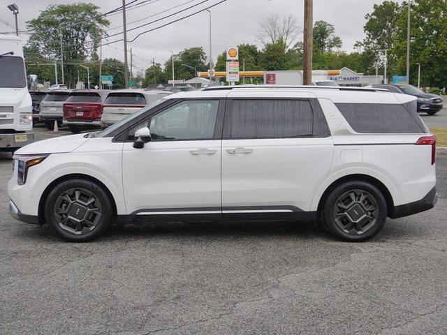 Photo of 2025 Snow White Pearl Kia Carnival