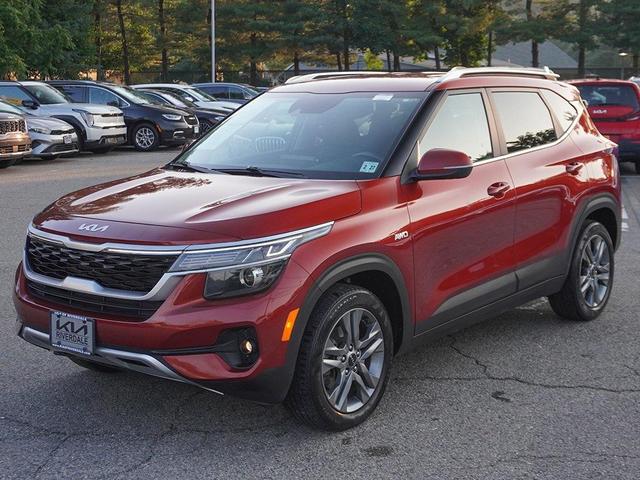 Photo of 2022 Mars Orange Kia Seltos