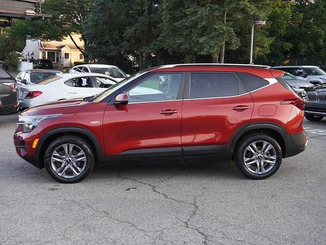 Photo of 2022 Mars Orange Kia Seltos