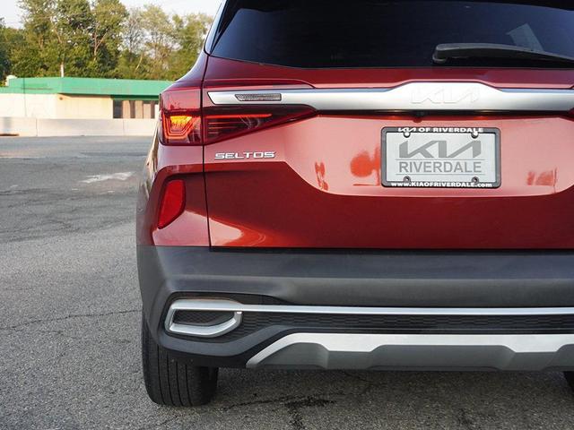 Photo of 2022 Mars Orange Kia Seltos
