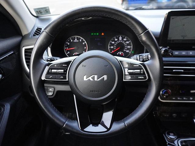 Photo of 2022 Mars Orange Kia Seltos