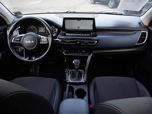 Photo of 2022 Mars Orange Kia Seltos