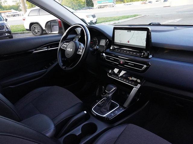 Photo of 2022 Mars Orange Kia Seltos