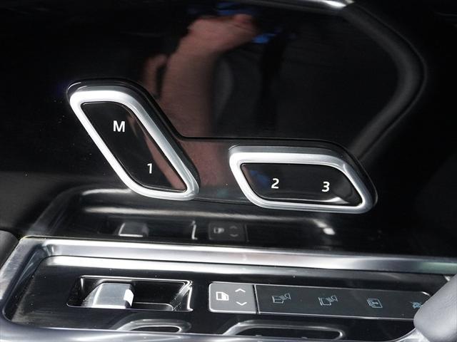 Photo of 2024 Black Land Rover Range Rover