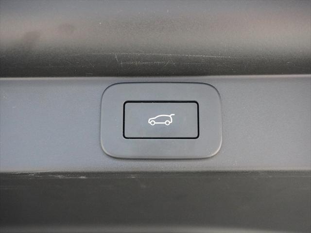 Photo of 2024 Black Land Rover Range Rover