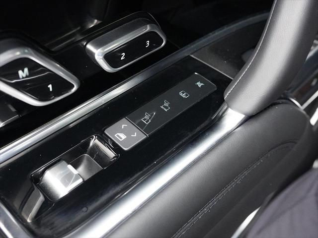 Photo of 2024 Black Land Rover Range Rover