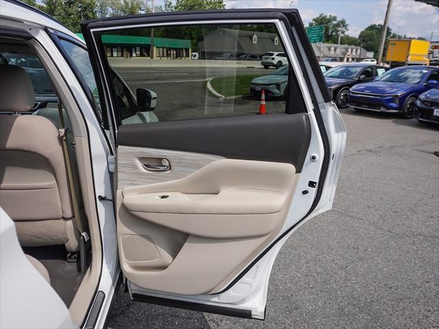 Photo of 2017 Pearl White Nissan Murano