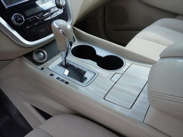 Photo of 2017 Pearl White Nissan Murano