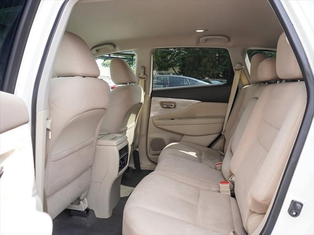 Photo of 2017 Pearl White Nissan Murano