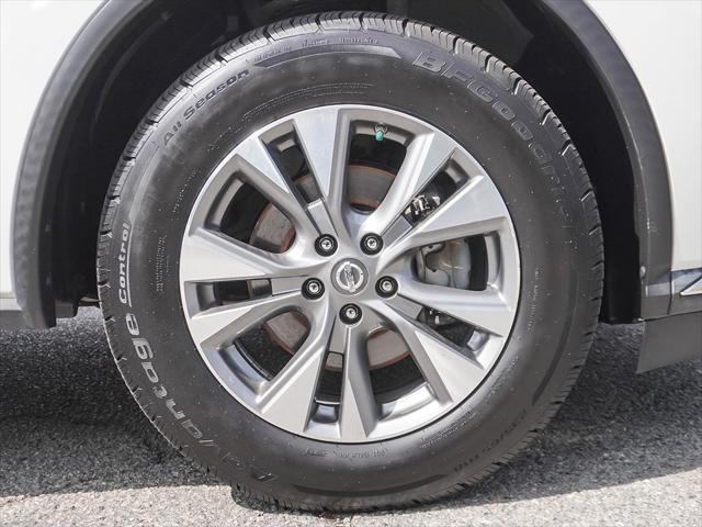 Photo of 2017 Pearl White Nissan Murano