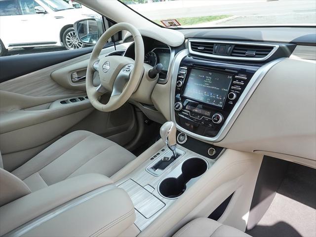 Photo of 2017 Pearl White Nissan Murano