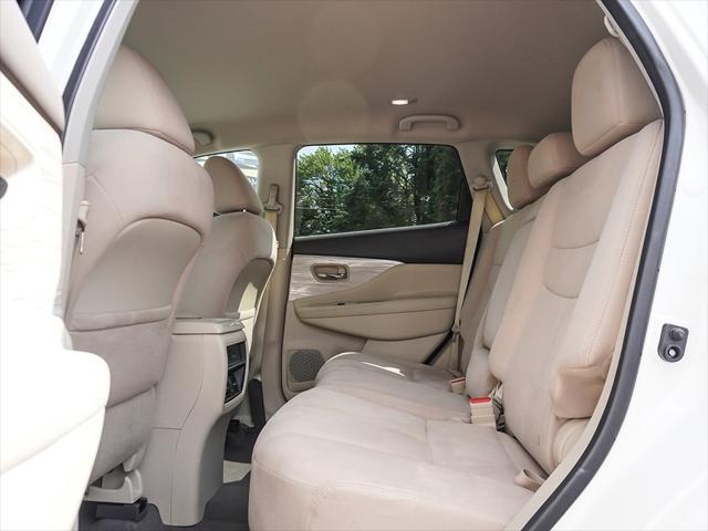 Photo of 2017 Pearl White Nissan Murano