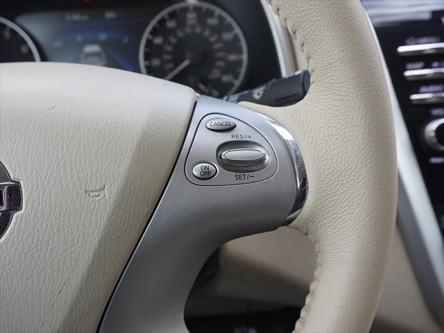 Photo of 2017 Pearl White Nissan Murano