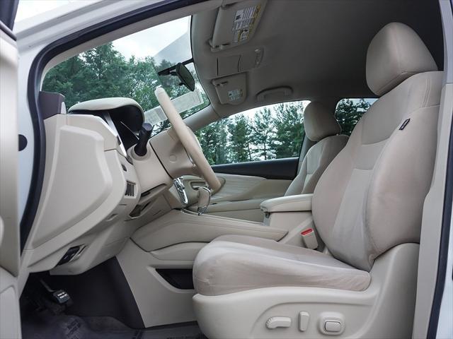 Photo of 2017 Pearl White Nissan Murano