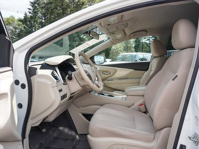 Photo of 2017 Pearl White Nissan Murano