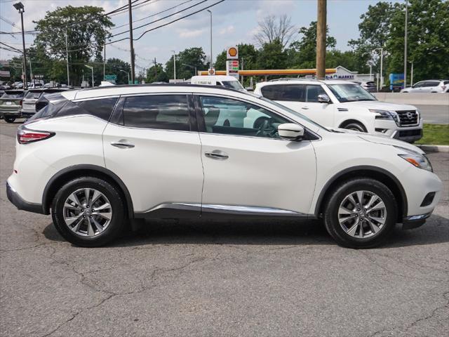 Photo of 2017 Pearl White Nissan Murano