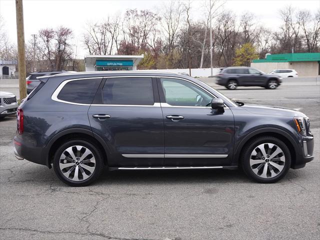 Photo of 2022 Gravity Grey Kia Telluride