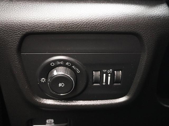 Photo of 2022 Rocky Mountain Pearlcoat Jeep Grand Cherokee L