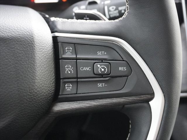 Photo of 2022 Rocky Mountain Pearlcoat Jeep Grand Cherokee L