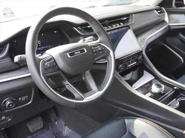 Photo of 2022 Rocky Mountain Pearlcoat Jeep Grand Cherokee L