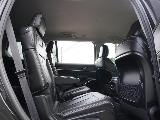 Photo of 2022 Rocky Mountain Pearlcoat Jeep Grand Cherokee L