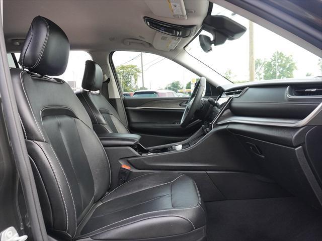 Photo of 2022 Rocky Mountain Pearlcoat Jeep Grand Cherokee L